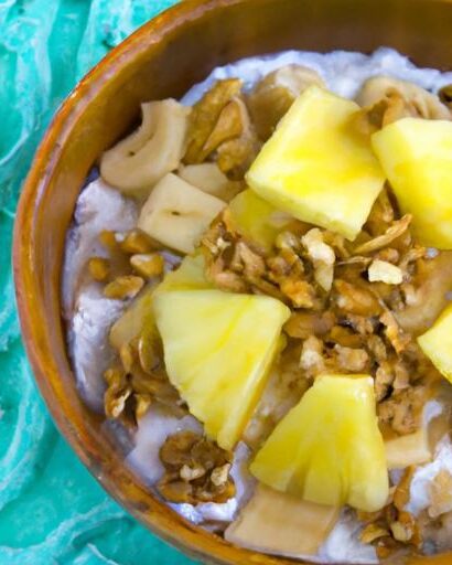 Tropical Twist: Pineapple Coconut Oatmeal for a Bright Breakfast