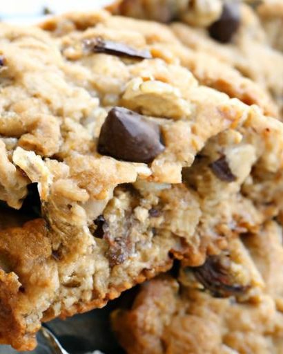 Chewy Oatmeal Chocolate Chip Bars: A Sweet Classic Treat